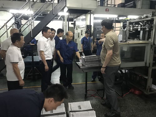 筑牢安全防線 確保兩會(huì)出版——姜協(xié)軍、鄒繼紅赴印廠一線檢查指導(dǎo)工作